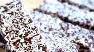 Barre protéinées à la noix de coco, amandes, gingembre, et vanille